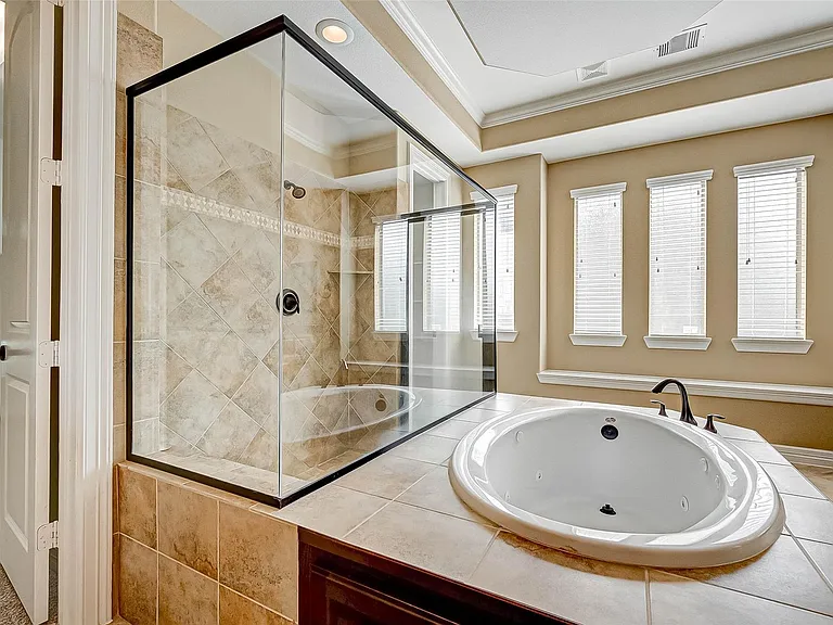 2914 Cotswold Ln — Photo 33
