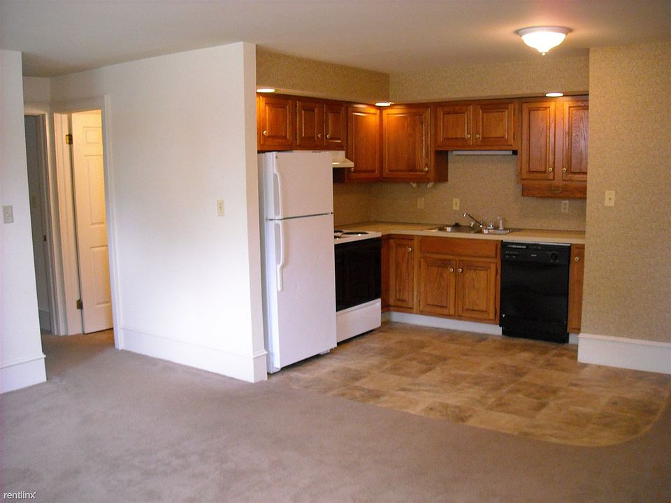 2nd image of 428 Brandon Ave APT 1
