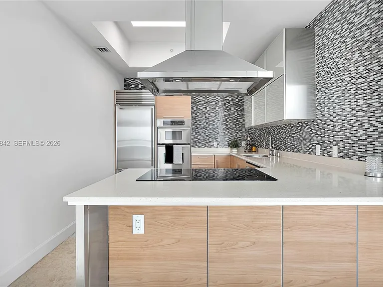 218 SE 14th St #TS206 — Photo 10