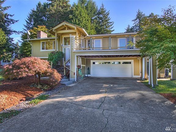 2nd image of 12024 Pleasant Pl NE