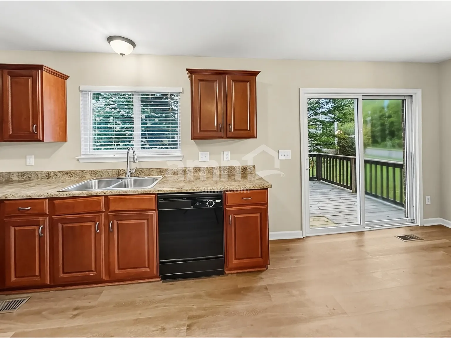 3 bed, 2.5 bath, 2618 sqft, $2,590 — Photo 3