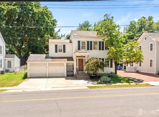 16 Station Rd, Cranbury, NJ 08512
