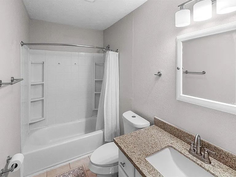 16766 Lake Cir — Photo 17