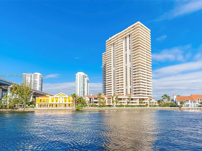 19390 Collins Ave #17 — Photo 41