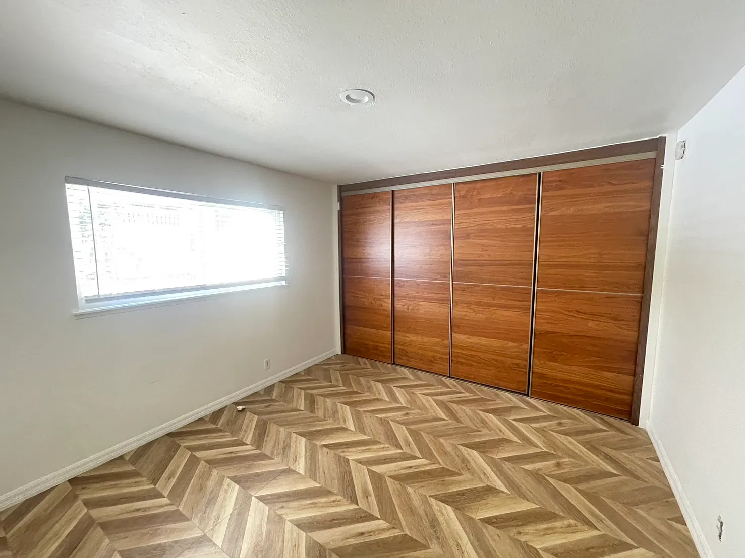 4 bed, 1856 sqft, $4,195 — Photo 4