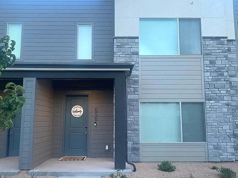 656 W Vermillion Wind Ln — Photo 1