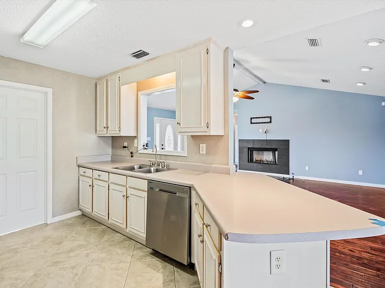 3709 Seleste Dr — Photo 5