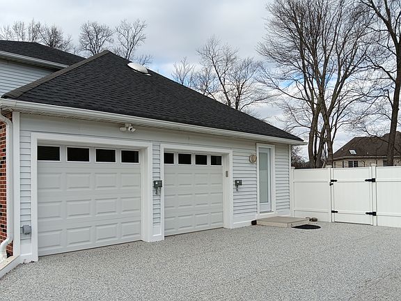 4th image of 143 Steele Way