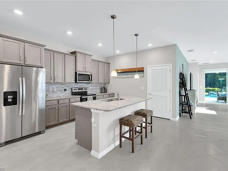 1163 S Town And River Dr — Photo 20