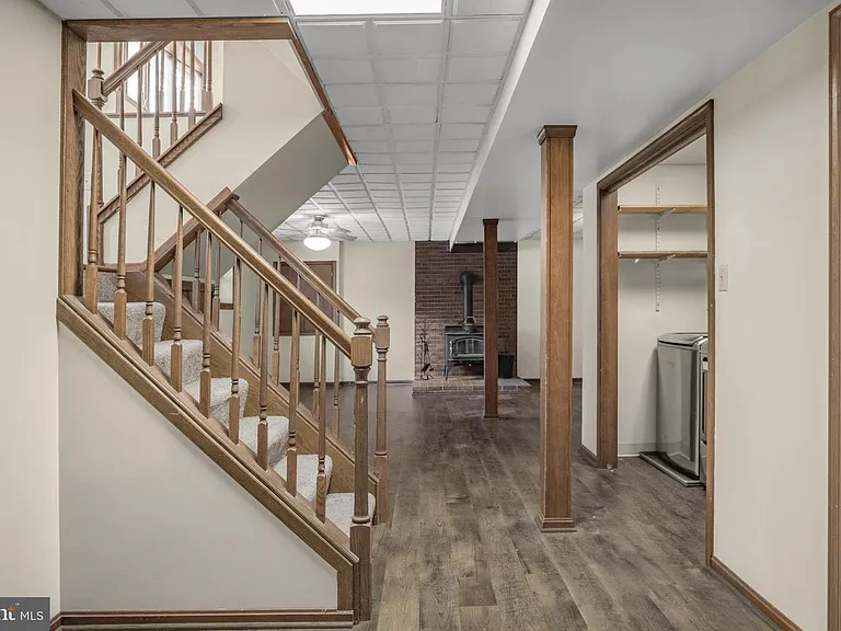 22397 Armstrong Dr — Photo 34