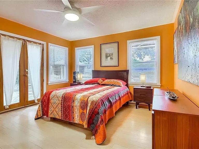 2401 Euclid Ave — Photo 8