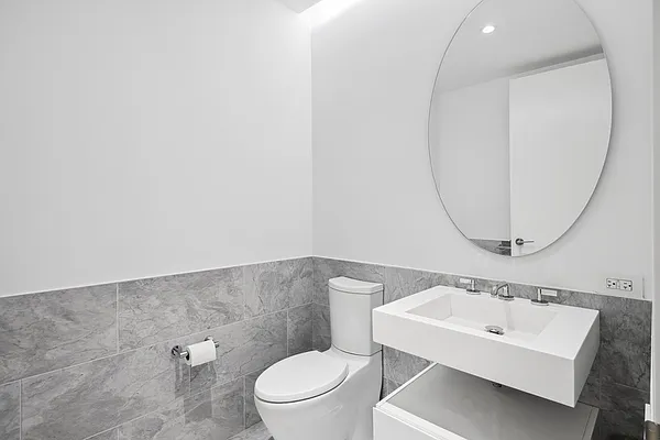 Rented by R New York | media 9