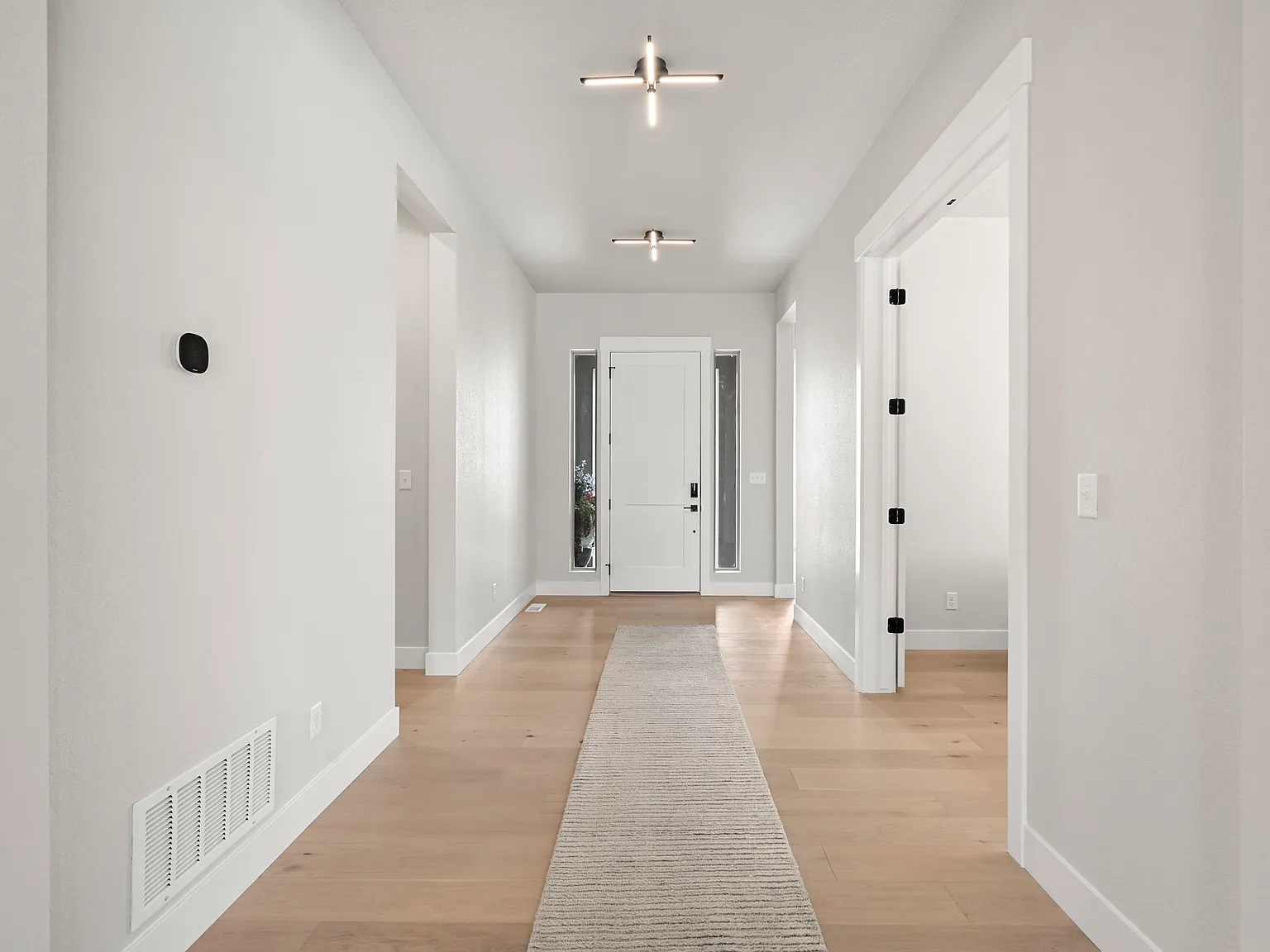 3 bed, 4288 sqft, $5,000 — Photo 3