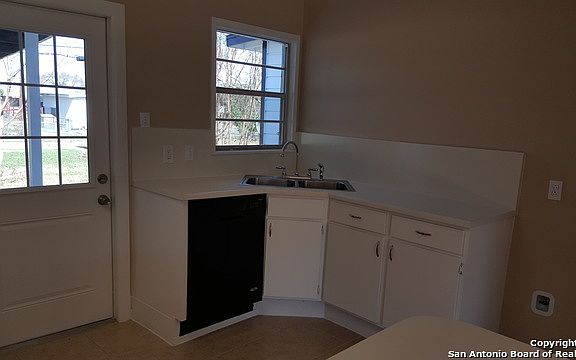 5th image of 307 Demya Dr