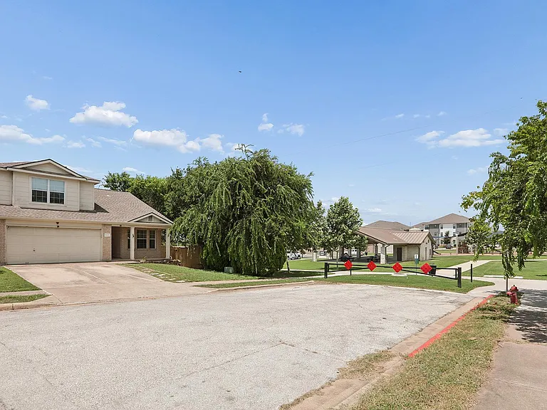 14621 Lantern Dr — Photo 33