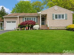 41 Berdine Ct, Colonia, NJ