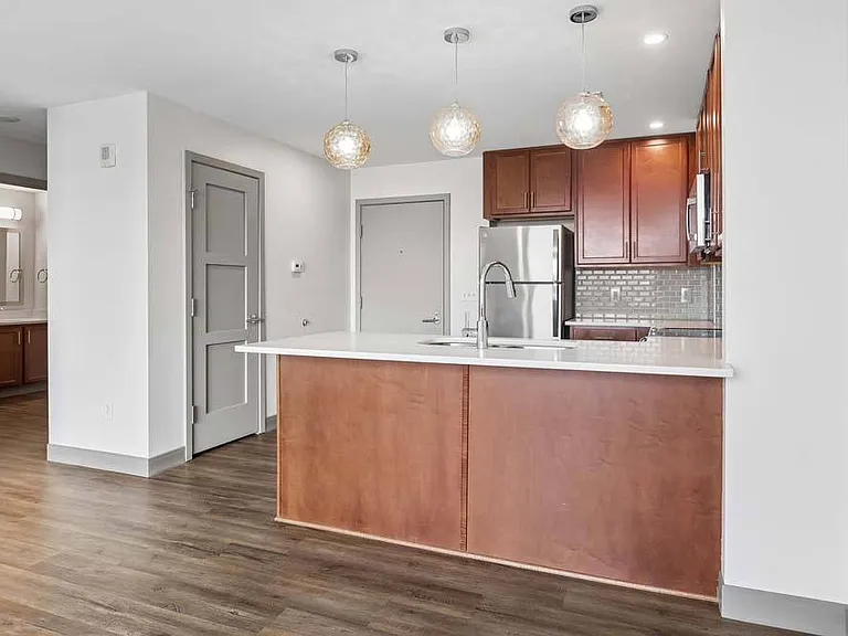 Midtown Crossing Apartments — Photo 104