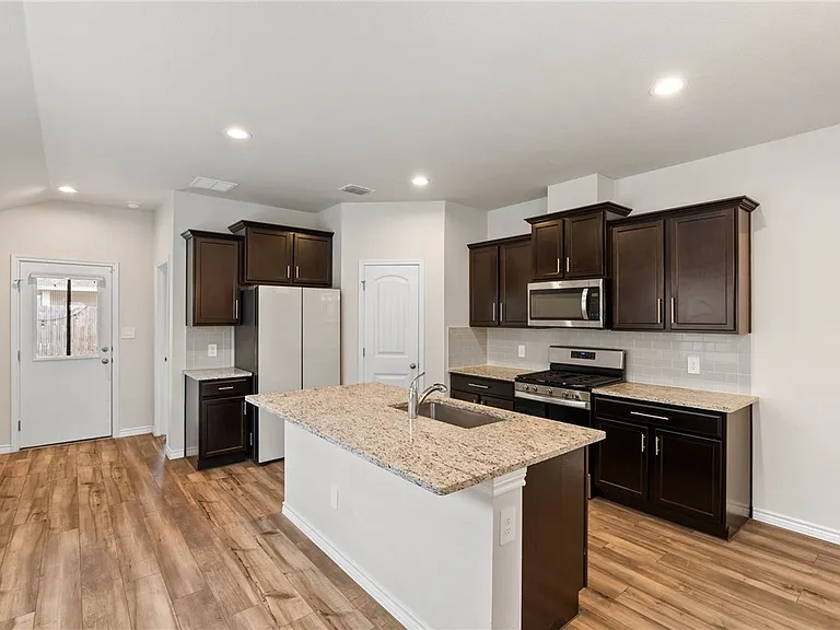 7621 Cowboy Trail Ln — Photo 10