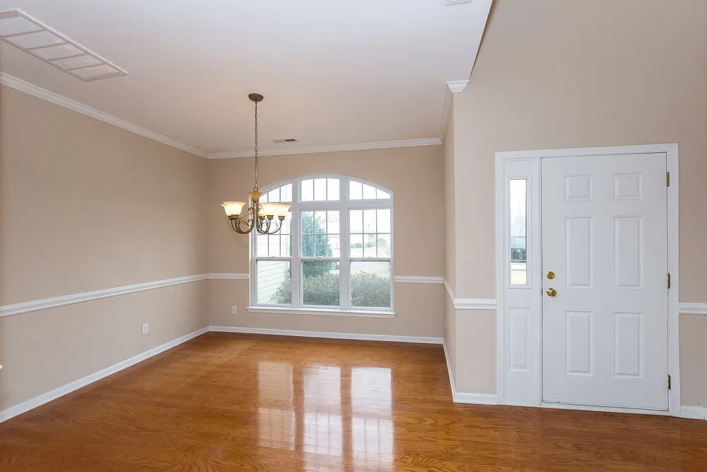 5 bed, 2.5 bath, 2642 sqft, $3,600 — Photo 4