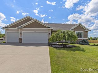 7551 Fox Meadow Dr, Hudsonville, MI 49426