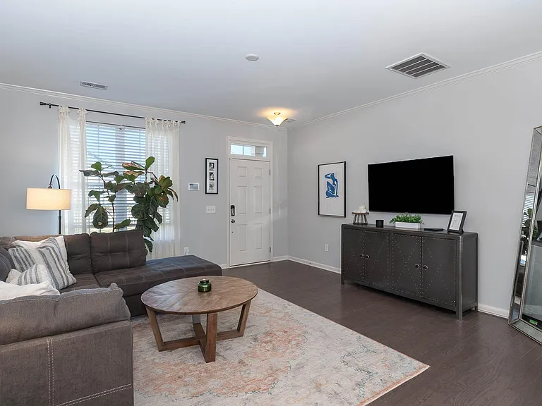 1304 Assembly St — Photo 4