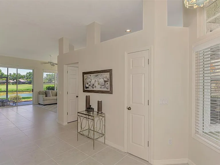 549 Fallbrook Dr — Photo 6