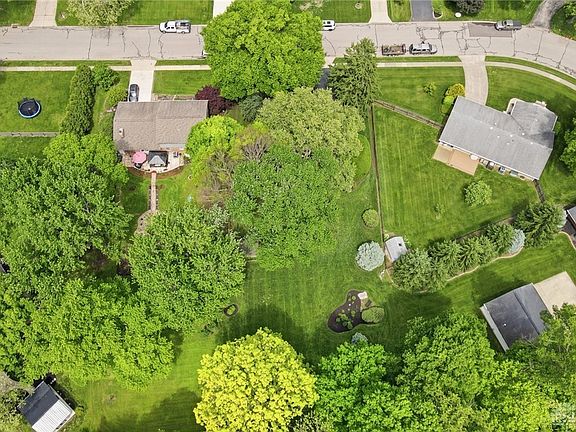 4th image of 320 S Village Dr