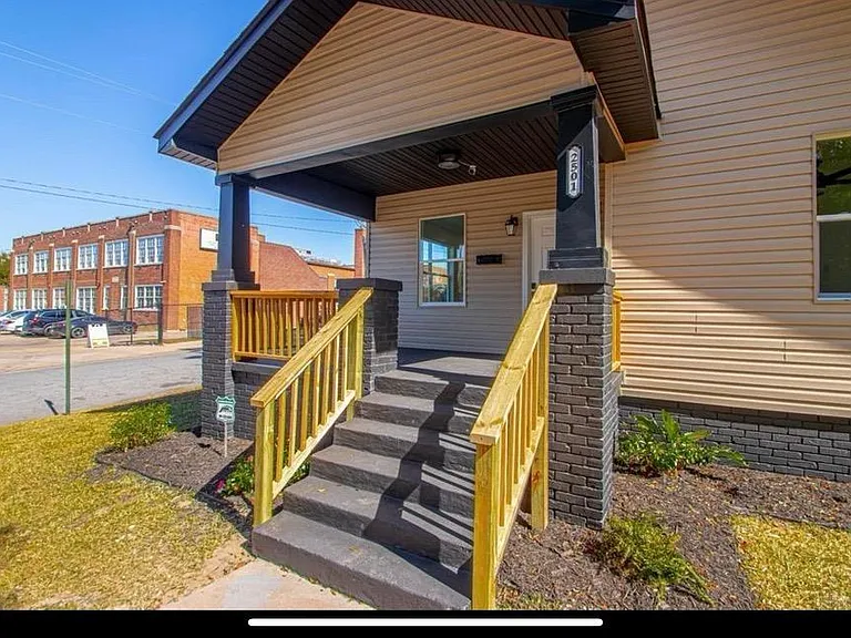2501 S Maple St — Photo 37