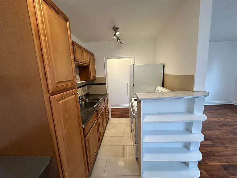 16 Church St E #8 — Photo 13
