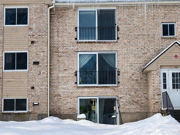 2nd image of 5 Brookside Drive #9