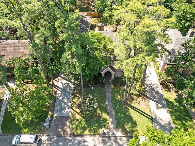 12119 Auburn Hills Dr — Photo 35