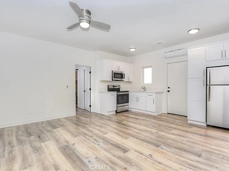 375 Termino Ave #C — Photo 3