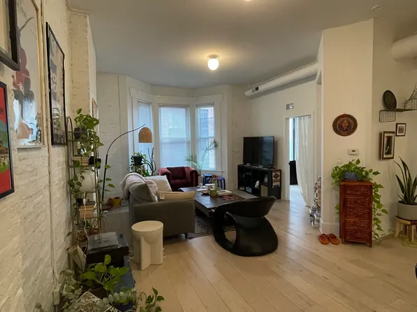 324 S Racine Ave APT 4N, Chicago, IL 60607