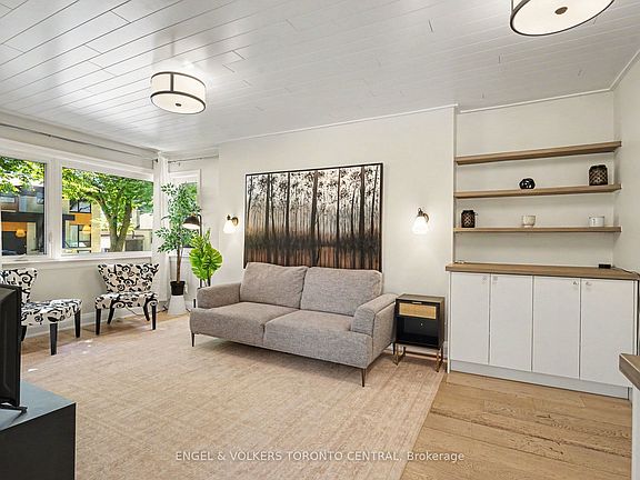 3rd image of 28 Inverleigh Dr