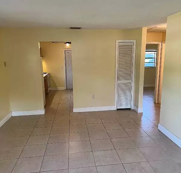 1732 Gladys St — Photo 10