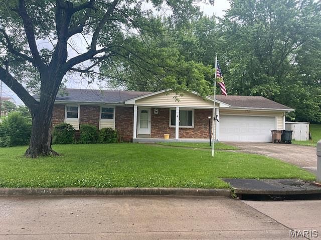 1st image of 4 S Pind Wood Ln