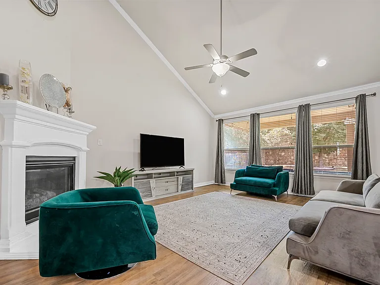 622 Newchester Dr — Photo 6