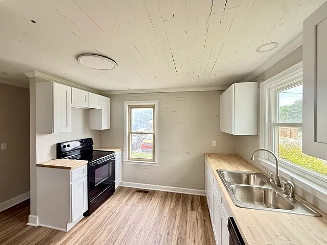 1316 Poplar St — Photo 4