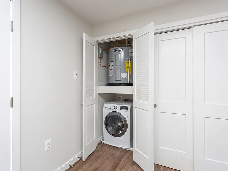 815 Park Ave — Photo 22
