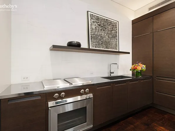 15 East 70th Street image 5 of 9