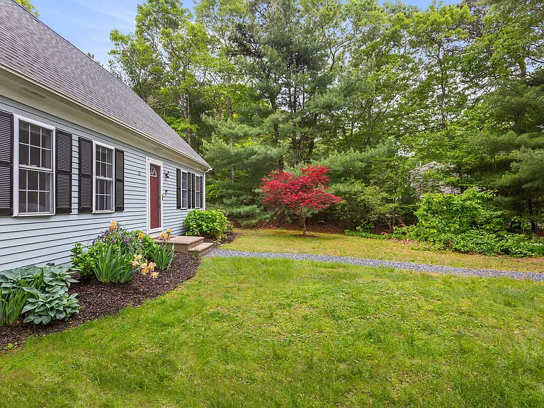 10 Kristina Ln — Photo 4