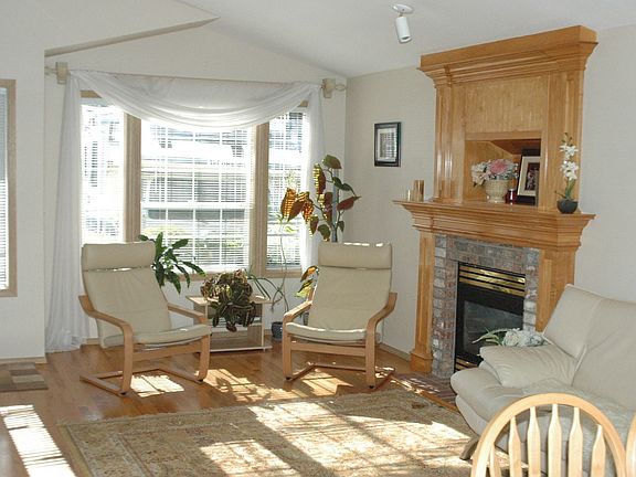 2nd image of 3845 49th Ave NE