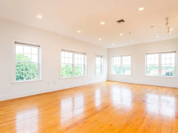 87 Franklin St Unit 401, Quincy, MA 02169