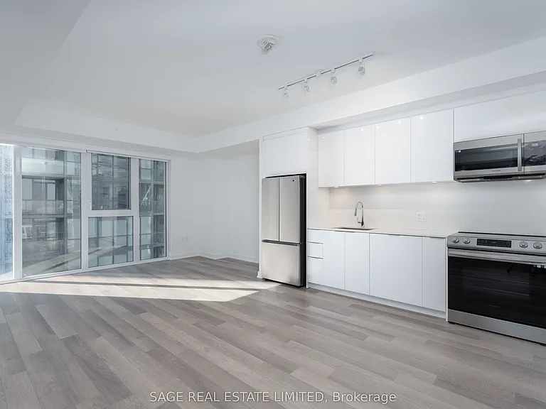 357 King St W #2109 — Photo 2