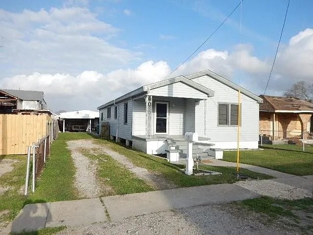 4 bed, 2.0 bath, 1400 sqft, $1,795 — Photo 1