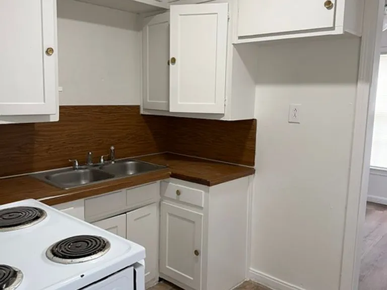 2616 Alexander Ave — Photo 4