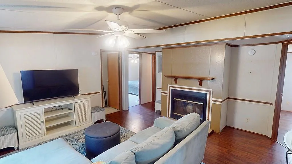 3 bed, 1232 sqft, $1,800 — Photo 3