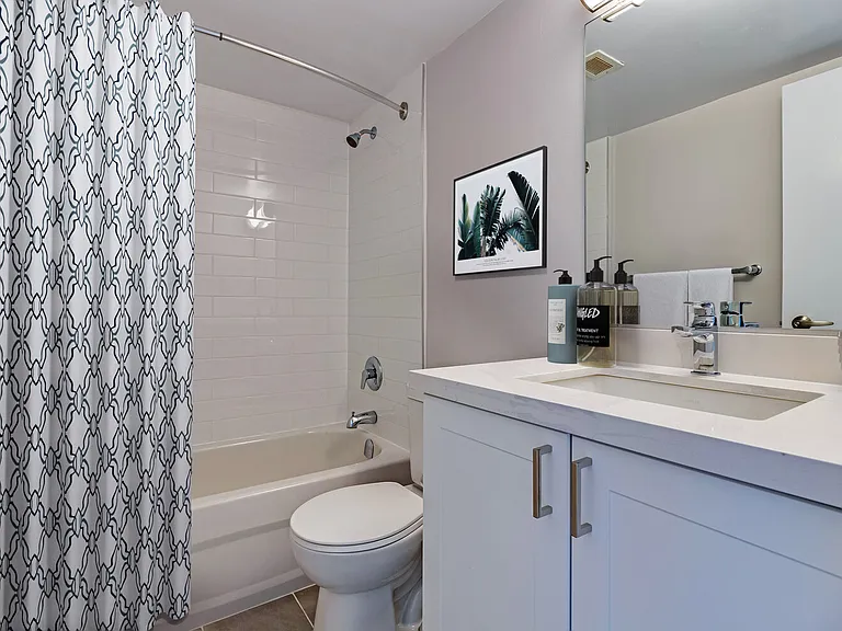 53 Thorncliffe Park Dr — Photo 9