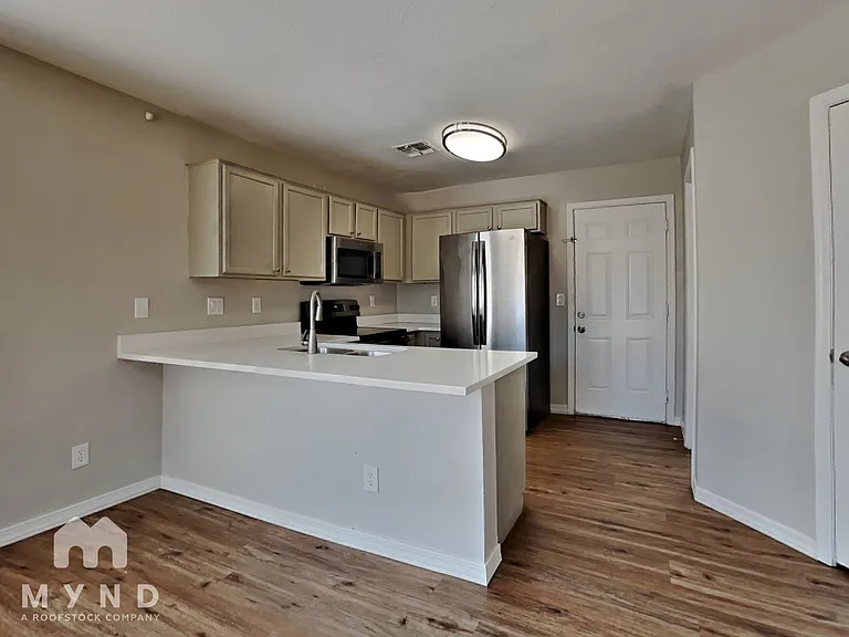 10904 E Azalea Ave — Photo 2