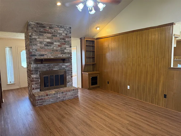 214 Kings Ct — Photo 5